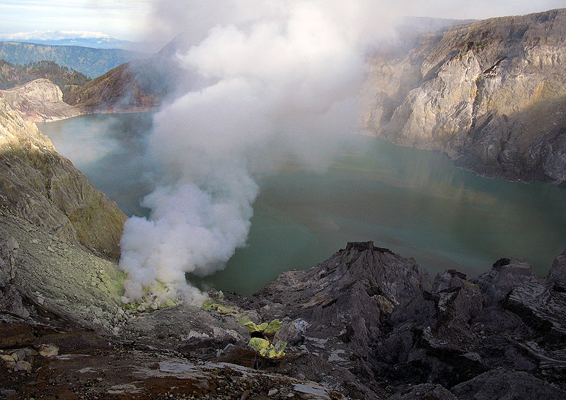 File:Ijen Volcano Indonesia.jpg