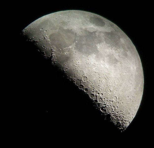File:Distglow-Moon5.jpg