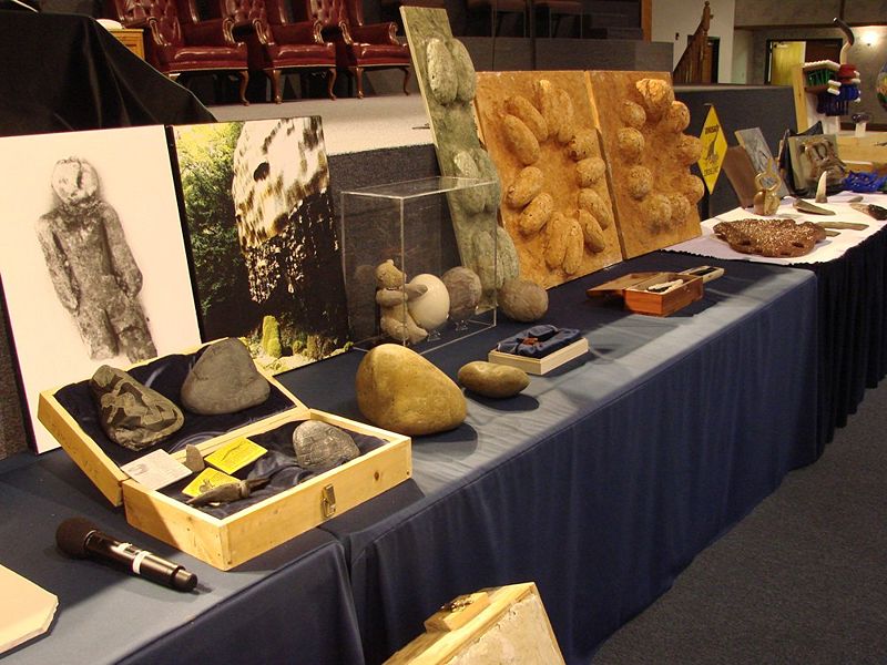 File:CSMC displays closeup.jpg