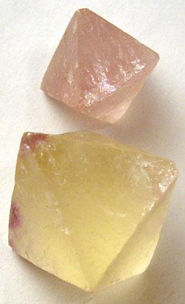 File:Fluorite crystals 270x444.jpg