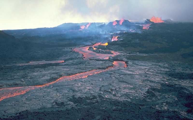 File:Lava flow Mauna Loa volcano.jpg