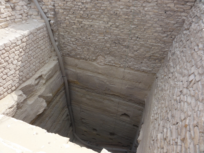File:Grainsilosaqqarasteppyramid.jpg