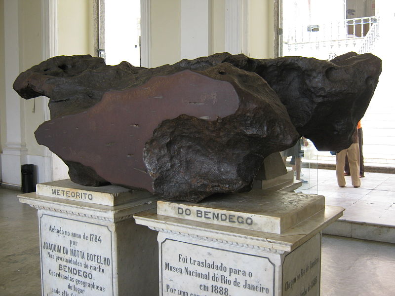 File:Bendegó meteorite.jpg