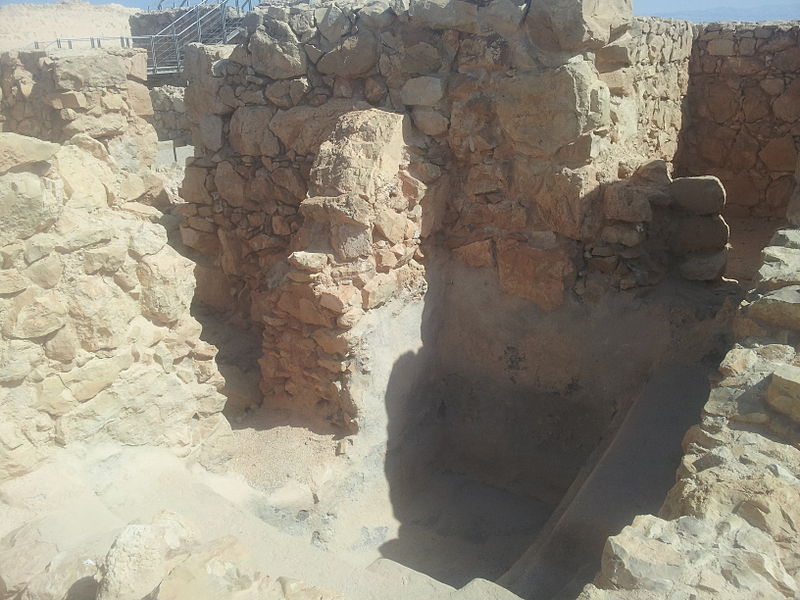 File:800px-Mikveh Masada.jpg