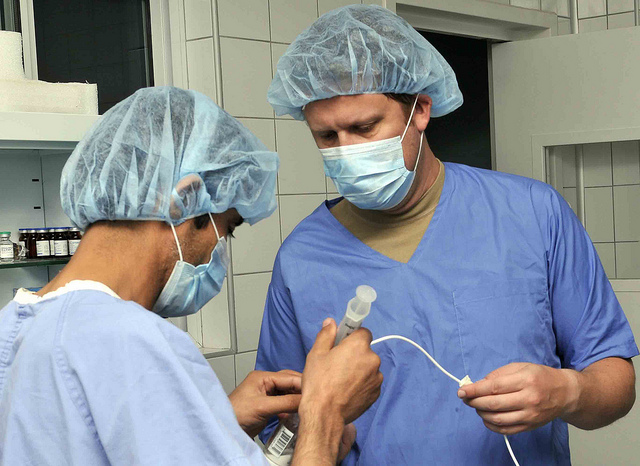 File:Anesthesiologist.jpg