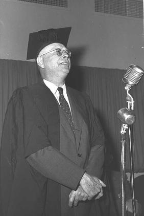 Archivo:Albright 1957.jpg
