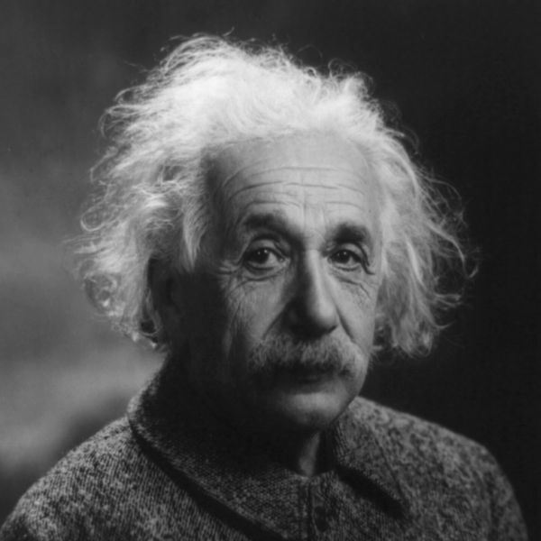 Ficheiro:Albert Einstein 1947.jpg