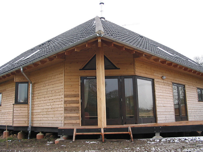 File:Larch house.jpg
