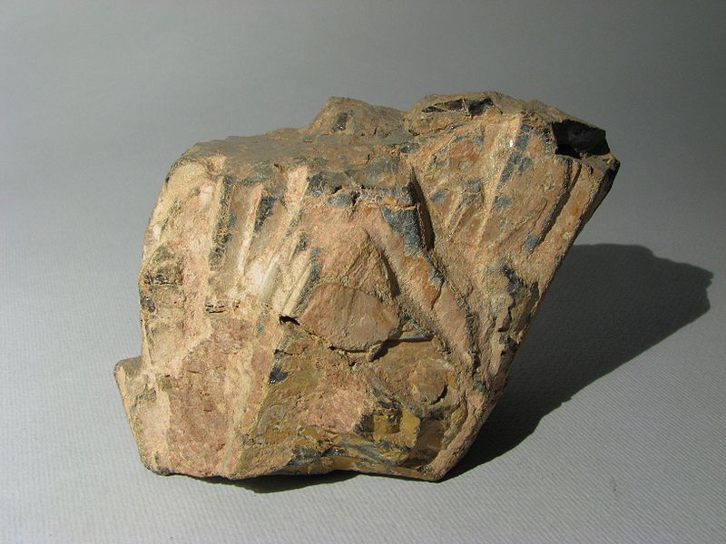 File:Euxenite.jpg