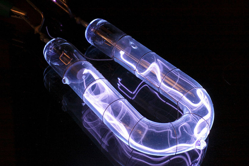 File:Xenon flash tube.jpg