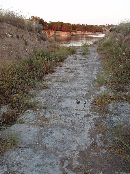 File:Corinth Diolkos.jpg