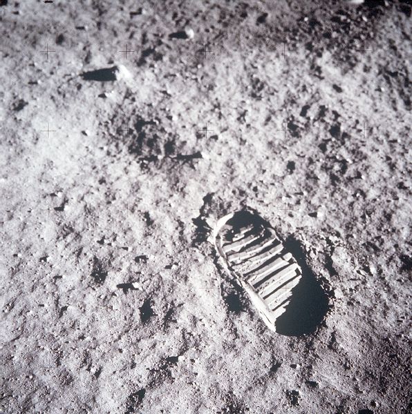 Ficheiro:Apollo 11 bootprint.jpg