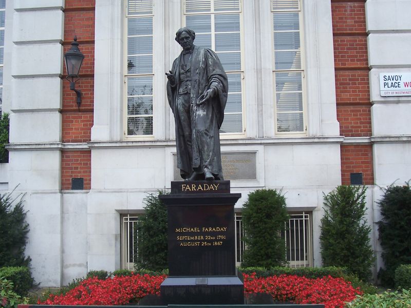 File:Faraday Statue.jpg