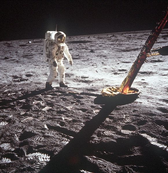 File:Apollo 11.jpg