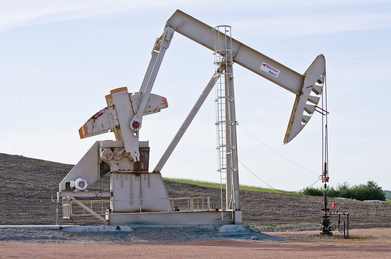 File:Oil well.jpg